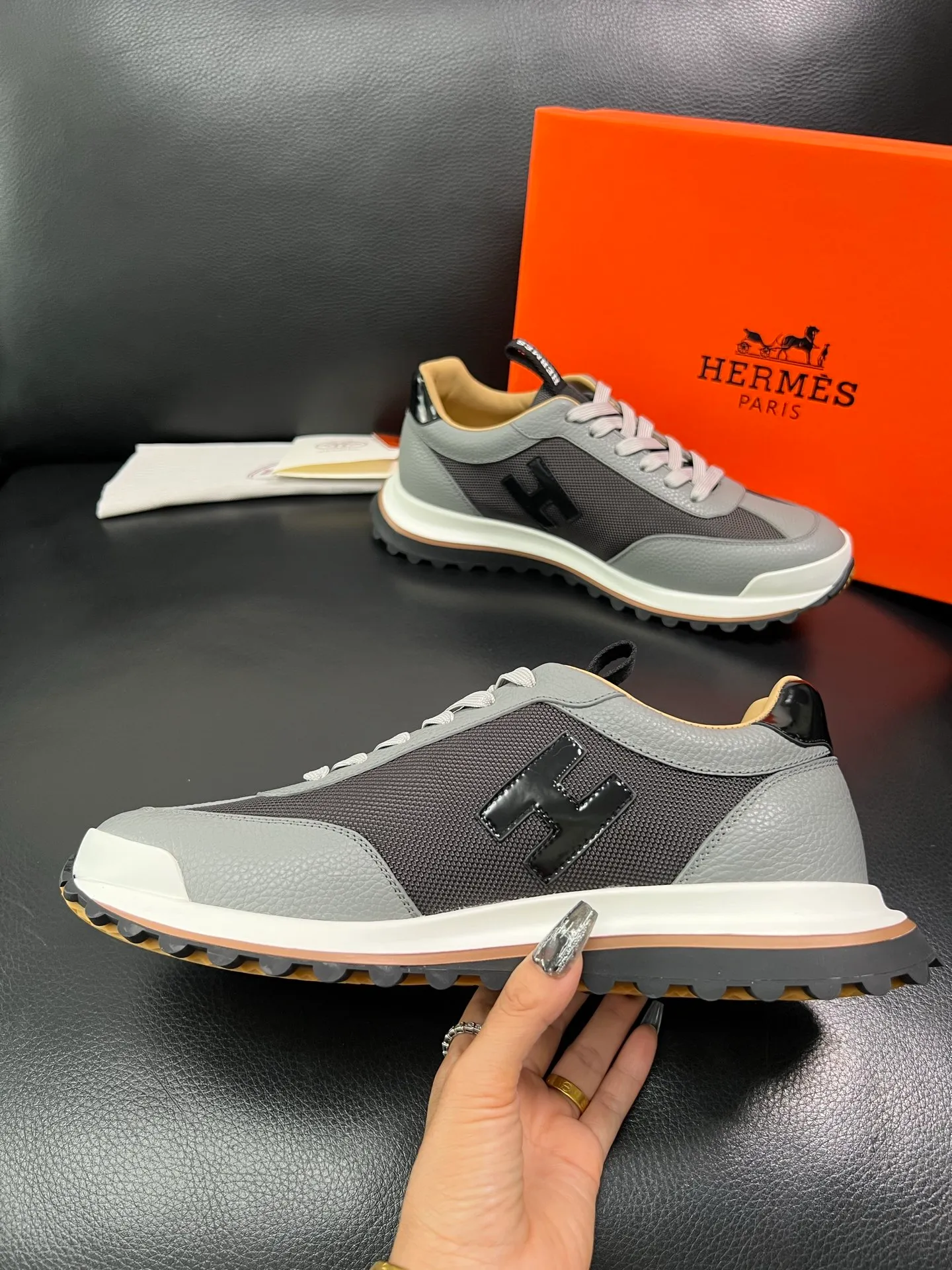 Men's shoes 💰800 Hermes top purchasing Hermes counters are on sale at the same time with original factory configuration, original cowhide imported from Italy and mesh fabric, high-quality splicing technology, fully imported water-dyed cowhide lining, soles: original soles specially provided by the original factory are super comfortable, the original factory follows the order and high quality, you can enter and exit the counter at will, you are welcome to compare and synchronize with the counter, code number 39-44 (customized 38 45) 85863